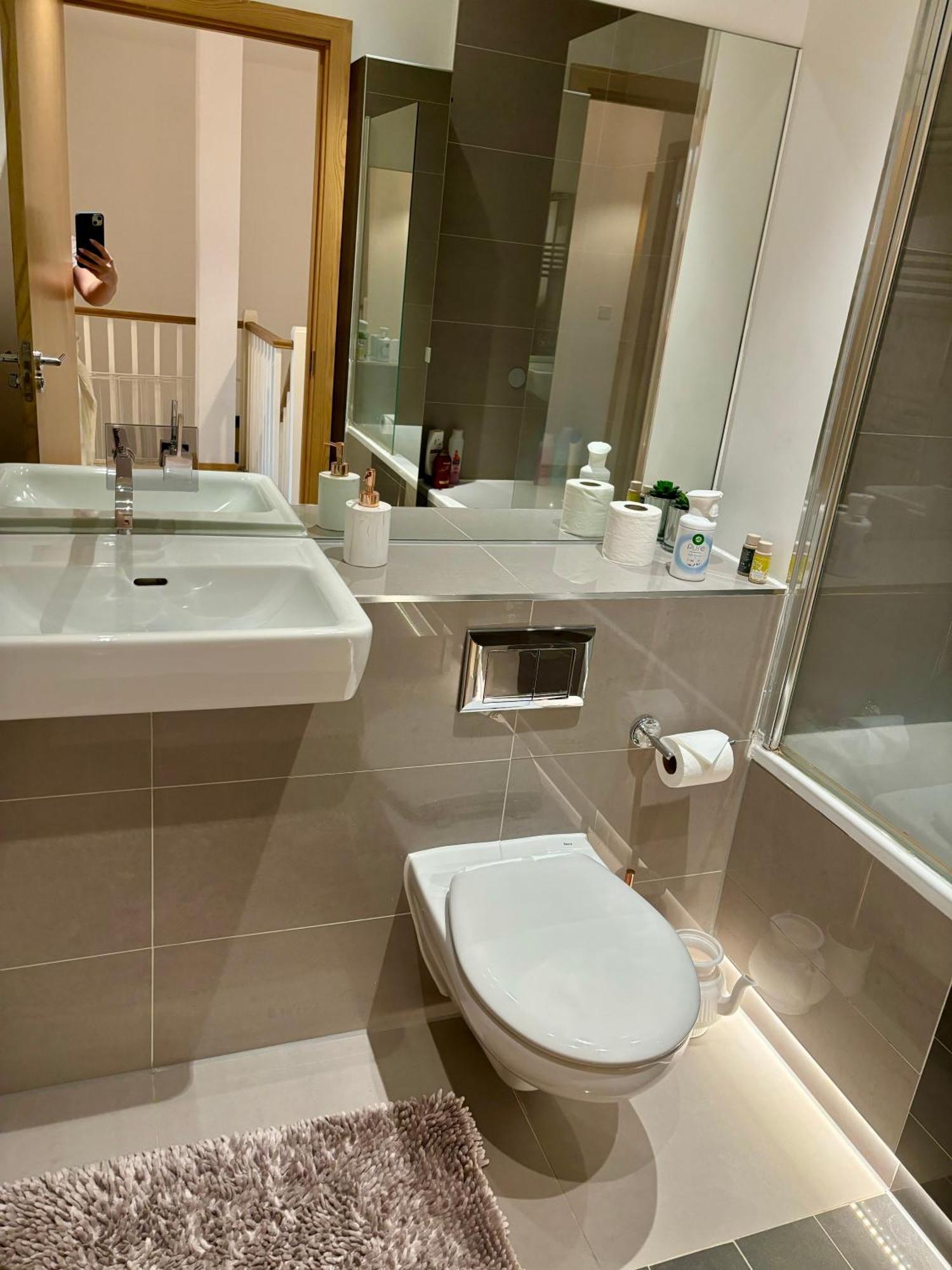 Two Double Bedroom Duplex Flat * Londra